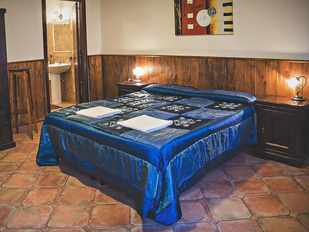 Bed And Breakfast Ichnos 칼라고노네 객실 사진